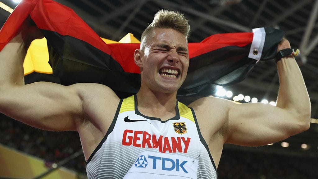 Johannes Vetter juhlii MM-kultaansa 2017.