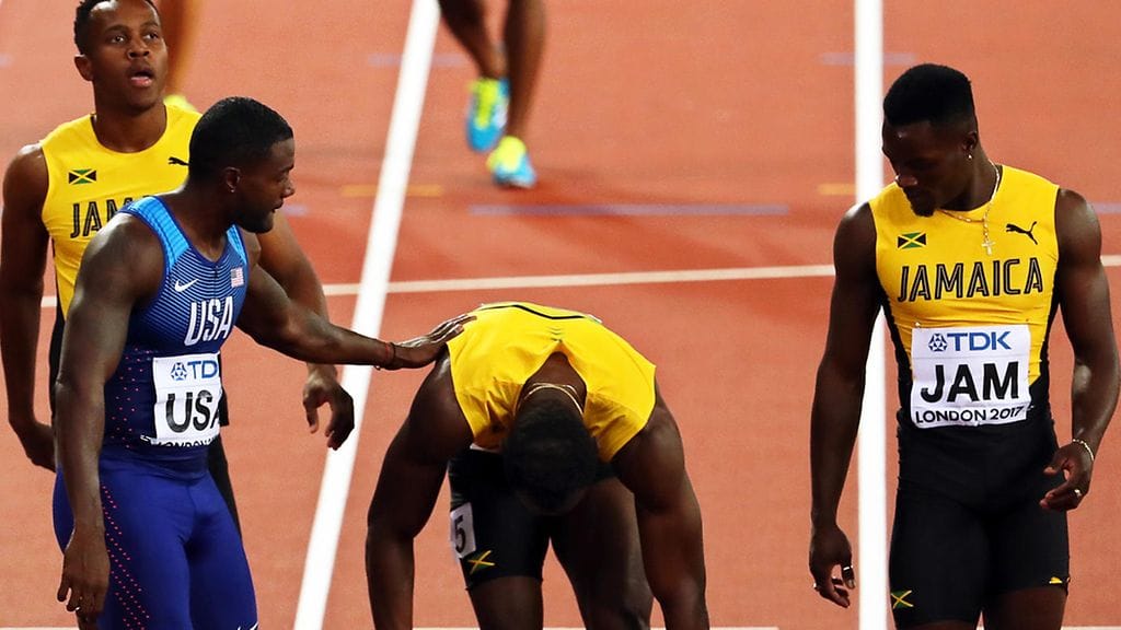 Justin Gatlin kävi antamassa tukensa Usain Boltille lauantain pikaviestin jälkeen.