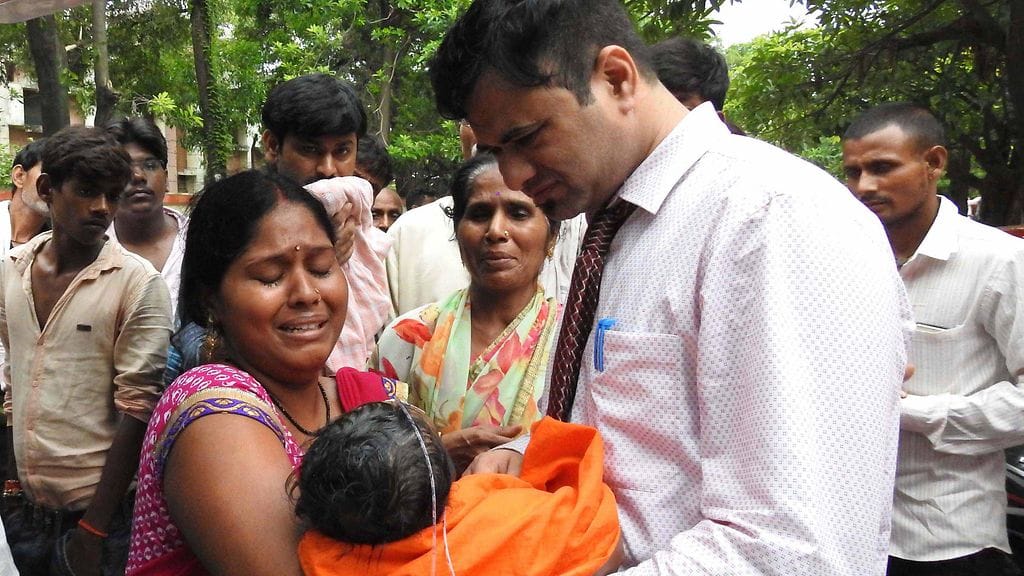 Yli 60 lasta on kuollut intialaissairaalassa.