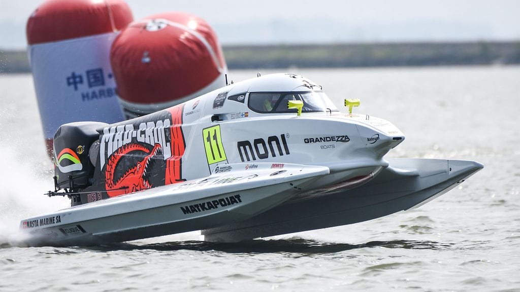 Sami Seliön veneen moottorissa oli vesivuoto.