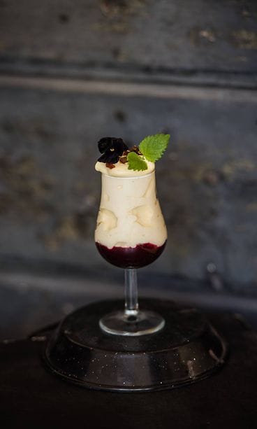 El Patio Crema catalana -vaahtoa ja talon marjakastiketta