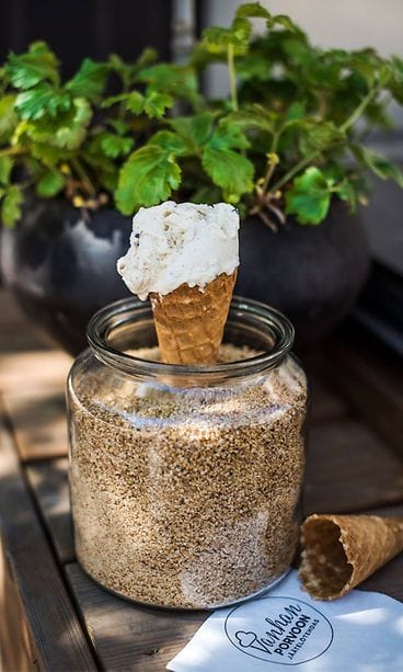 Vanhan Porvoon jäätelötehdas Ruskistettu voi ja paahdettu manteli