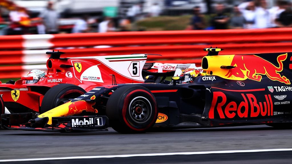 Ferrarin Sebastian Vettel ja Red Bullin Max Verstappen ottivat mittaa toisistaan Britannian GP:ssä heinäkuussa.