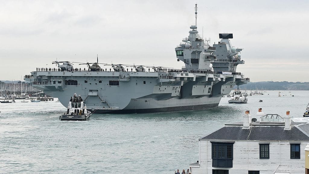 Britannian historian suurin sotalaiva HMS Queen Elizabeth saapui Portsmouthin satamaan tänään.