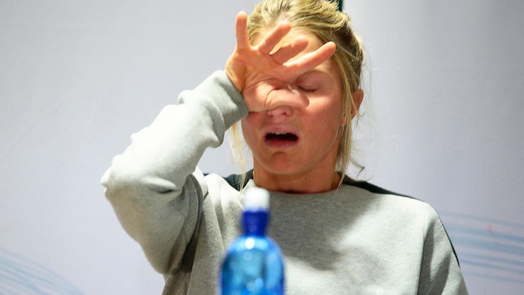 Therese Johaug murtui kyyneliin tiedotustilaisuudessaan viime lokakuussa.