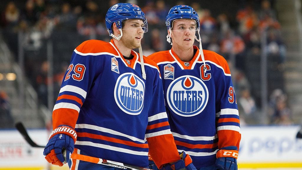 Leon Draisaitl ja Connor McDavid jatkavat pitkään Oilersissa.