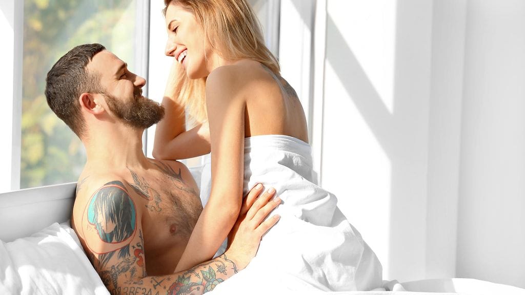 Seksi ja läheisyys lisäävät hyvänolontunnetta, muistuttaa seksuaaliterapeutti Annukka Lavikainen.