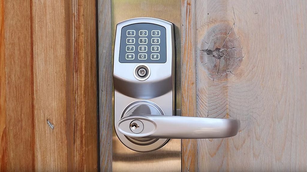 Majoistuspalvelu Airbnb suosittelee asiakkailleen LockState 6i -lukkoa, joka voi mennä epäkuntoon päivityksen epäonnistuessa.