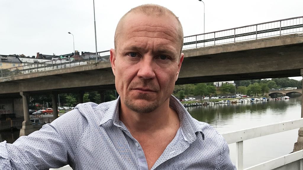 Näyttelijä Turkka Mastomäki saa inspiraatiota roolihahmoonsa tosielämän huumeparoneilta.