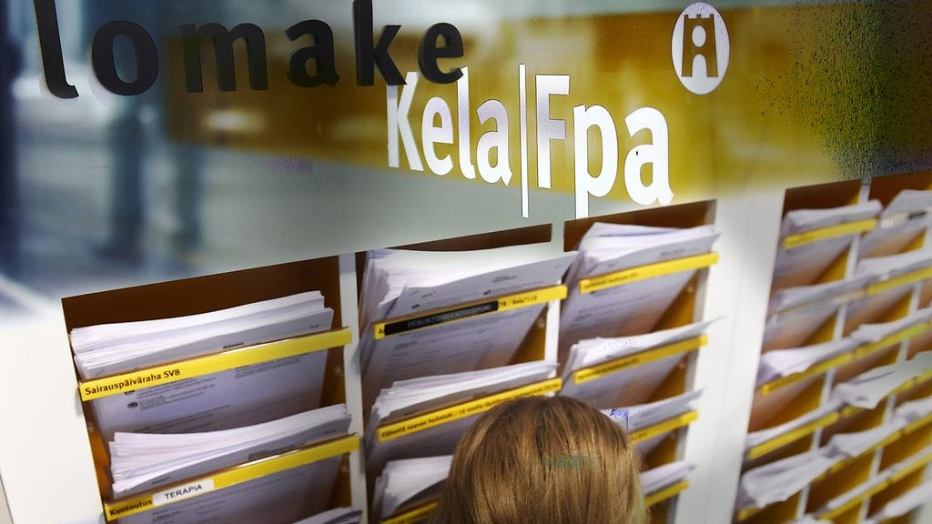 Talousviisaat antavat hallituksen toimille myös kiitosta. Yksi näistä toimenpiteistä on työttömien haastattelut.