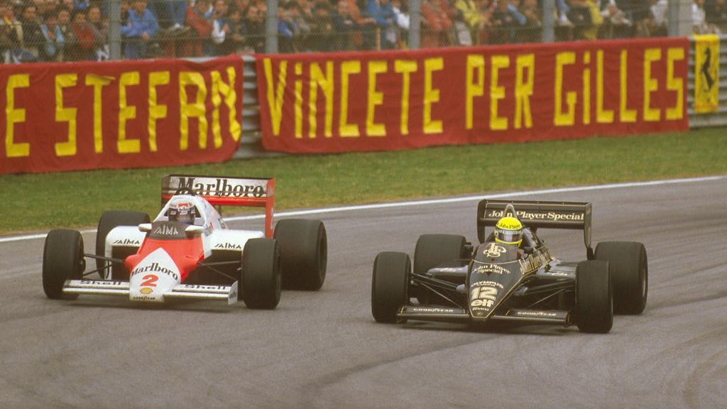 Alain Prost (vas.) ja Ayrton Senna taistelussa formula ykkösten San Marinon GP:ssä.