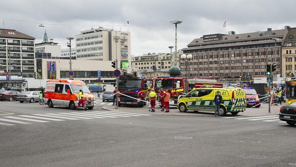 Turun keskustassa joukkopuukotuksessa kuoli eilen kaksi ihmistä ja haavoittui kahdeksan.
