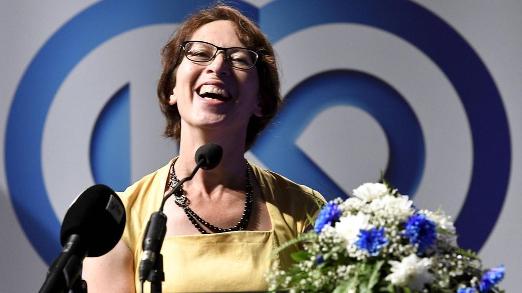 Perjantaina kristillisdemokraateille valittiin puheenjohtajisto. Sari Essayah valittiin jatkamaan puolueen johdossa seuraavatkin kaksi vuotta yksimielisesti.