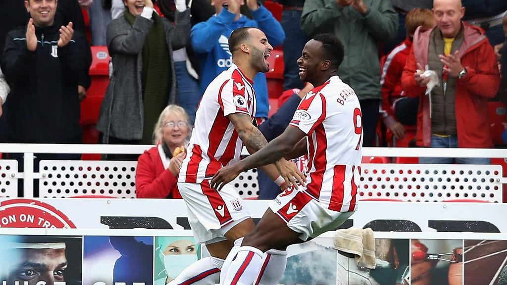 Jese ja Saido Berahino juhlivat Stoken 1-0-maalia.