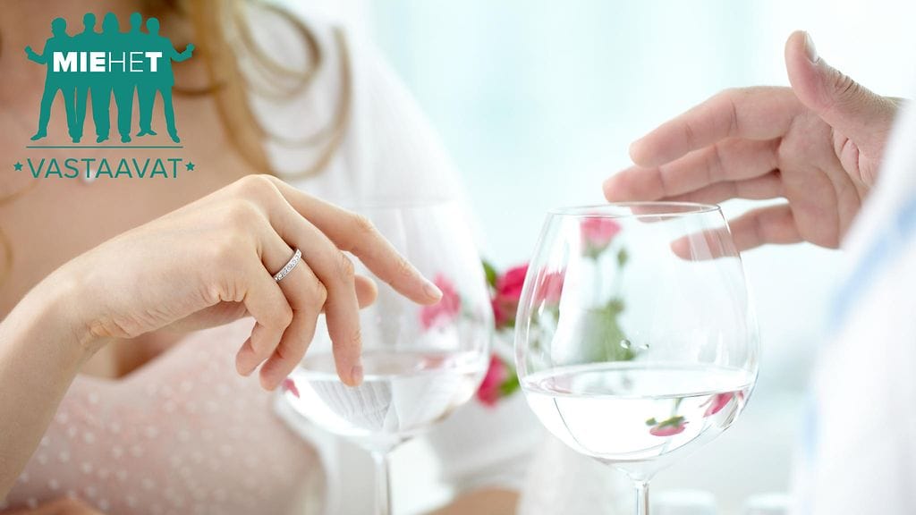 Juttusarjassa miehet vastaavat joka viikko lukijoiden kysymyksiin.