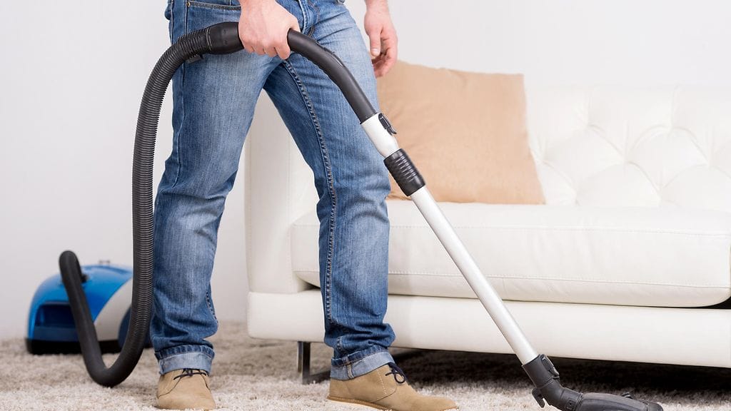 Tämä näky viehättää naista.