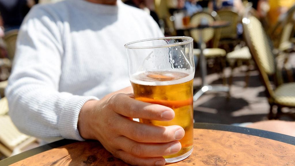 Lomasydänsyndroomalla tarkoitetaan tyypillisesti lomien aikana kasvavan alkoholinkulutuksen aiheuttamia sydänrytmin häiriöitä.