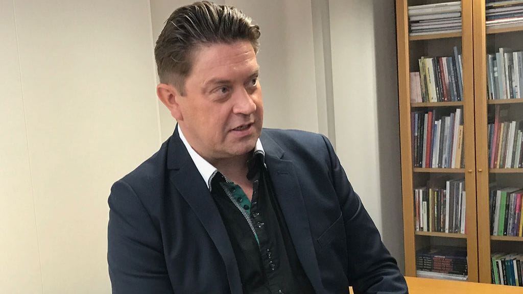 "Oskari Katajisto – Tunnustuksia" -kirjassa Katajisto kertoo värikkäästä elämästään. Kirjan on kirjoittanut Arto Leivo.