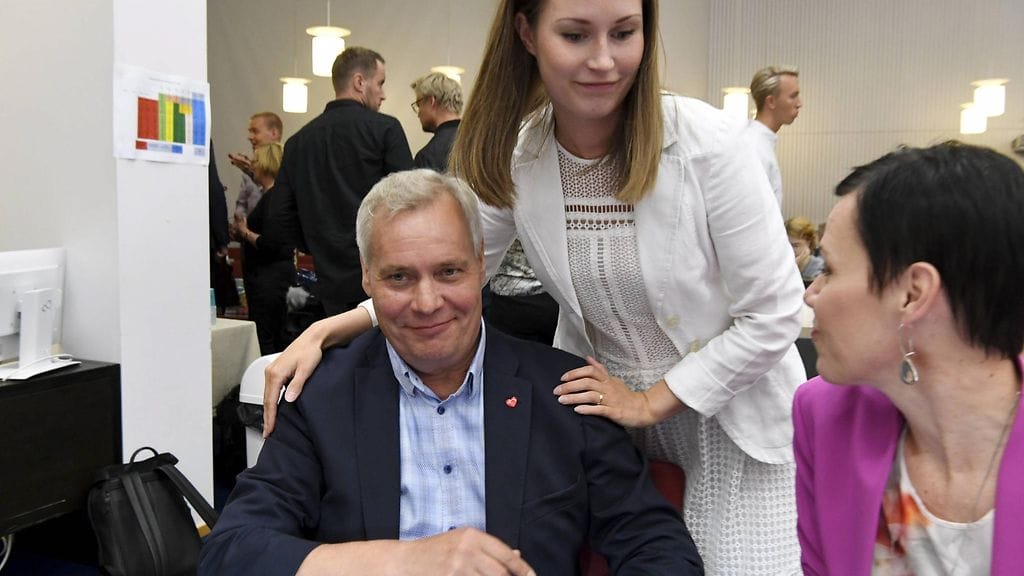 SDP:n puheenjohtaja Antti Rinne sekä Sanna Marin ja Maarit Feldt-Ranta (oik) puolueen kesäkokouksessa Kouvolassa keskiviikkona 23. elokuuta 2017.