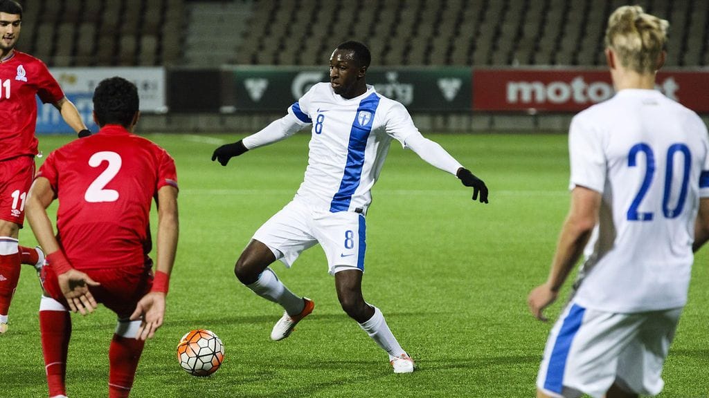 Glen Kamara alle 21-vuotiaiden maaottelussa viime syksynä.