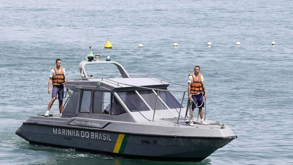 Brasilian laivasto etsii vesiliikenneonnettomuuden uhreja. Kateissa on ainakin seitsemän ihmistä.