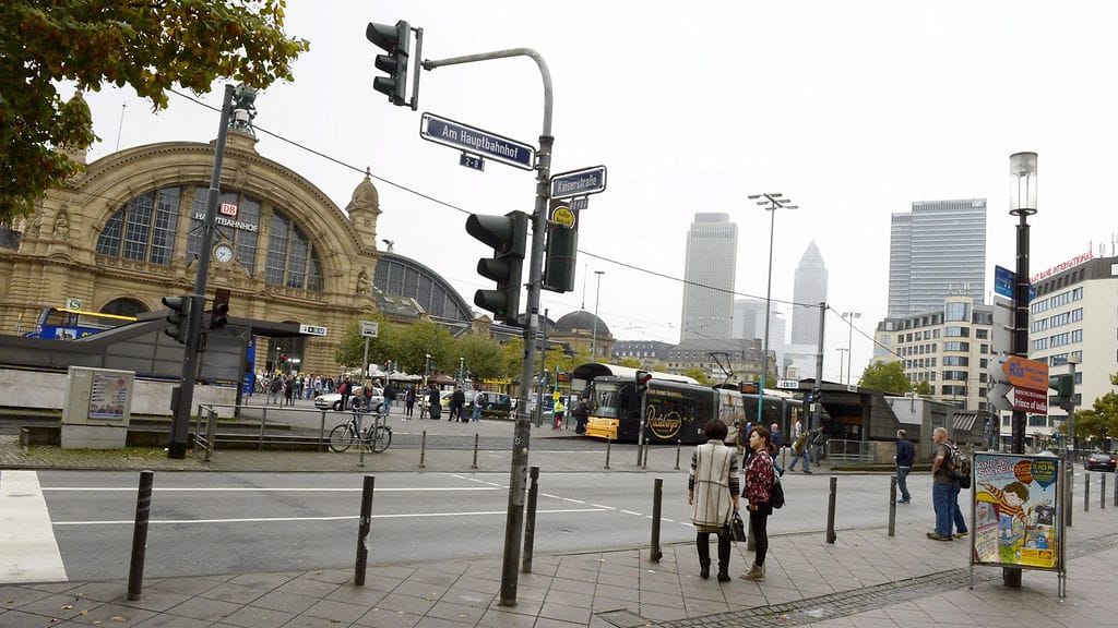 Frankfurtin päärautatieasema Hauptbahnhof Frankfurtissa lauantaina 11. lokakuuta 2014.