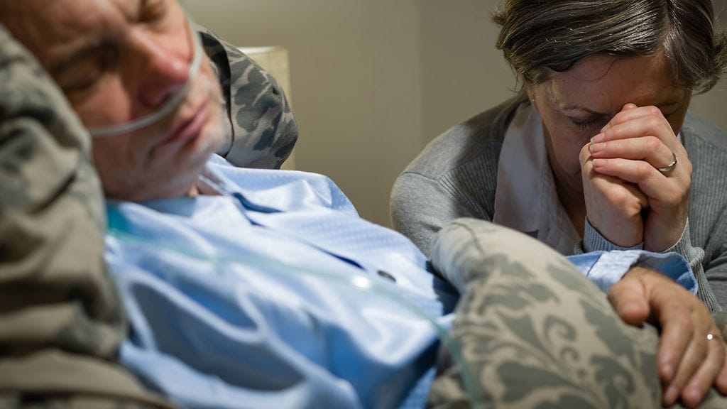 Vaimo kertoo miehensä olevan paras ystävänsä. Kuvituskuva.