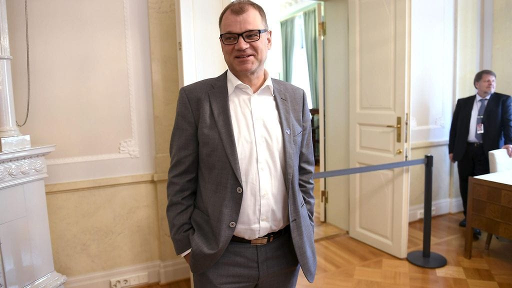 Pääministeri Juha Sipilä Valtioneuvoston linnassa valtioneuvoston avoimien ovien päivänä Helsingissä lauantaina 26. elokuuta 2017.