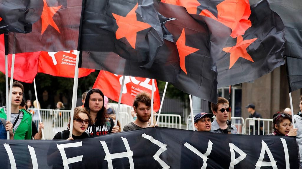 Protestoijat huusivat iskulauseita, joissa muun muassa vastustettiin sensuuria.