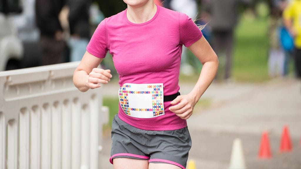 Nainen sai ikäviä kommentteja lyhyiden shortsiensa vuoksi.