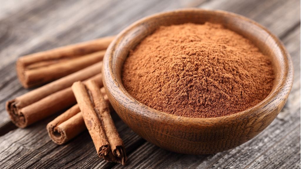 Kaneli on tuttu mauste, joka kuuluu erottamattomana osana moniin herkkuihin.