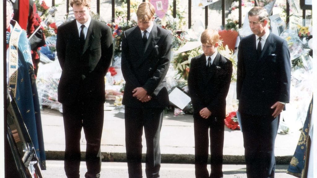 Diana kuoli, kuvaa muutama päivä kuoleman jälkeen 1997 13