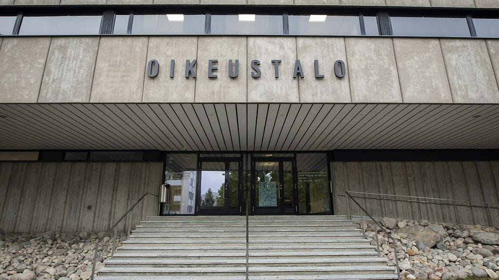 Hovioikeus katsoi miehen syyllistyneen tuhotyöhön törkeän tuhotyön sijaan, mikä laski tuomiota puolella vuodella.