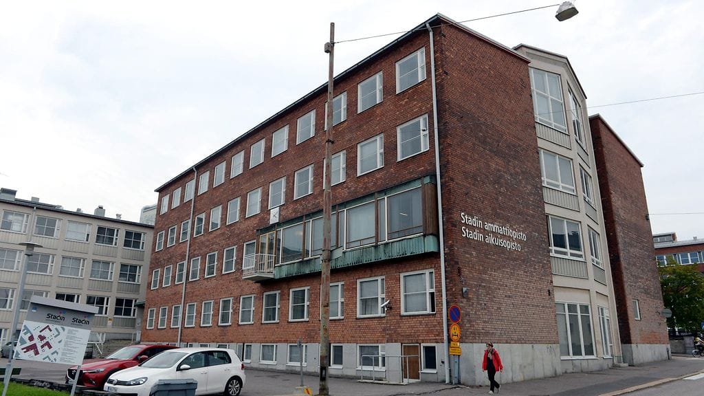 Stadin ammattiopistossa Helsingin Sturenkadulla levisi 31. elokuuta 2017 tuntematonta pistävän hajuista kaasua. Noin 40 oppilasta kuljetettiin sairaalaan tarkastukseen. Pelastuslaitoksen mukaan kaasu levisi opiston A-rakennuksen 4. kerroksessa.