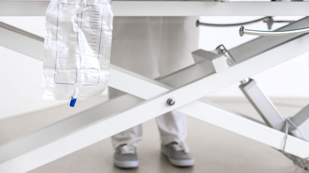 Nuori nainen ei ole kyennyt virtsaamaan itsenäisesti yli kolmeen vuoteen.