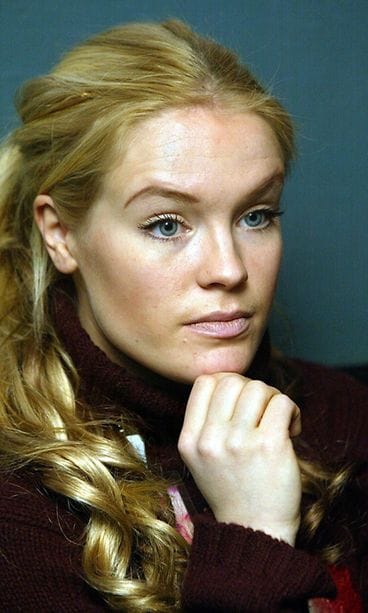 Jonna Geagea Nylon Beat marraskuu 2001