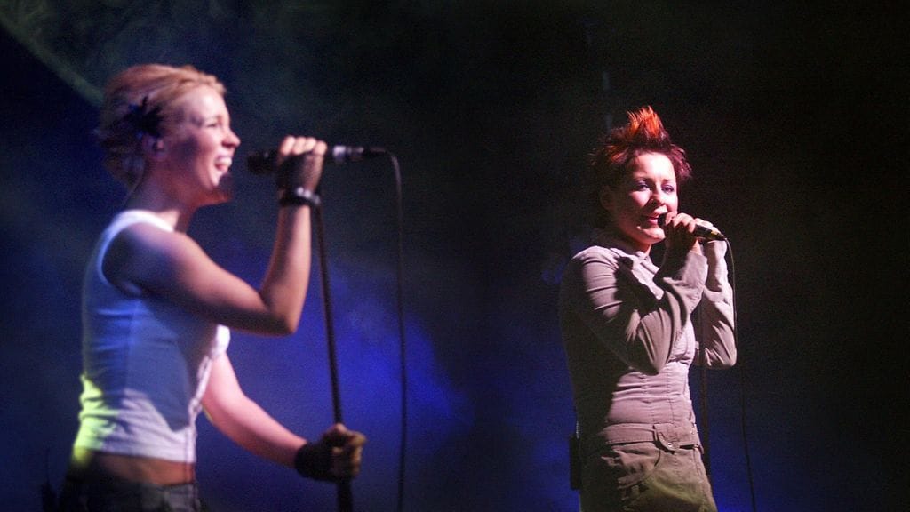 Jonna Geagea ja Erin Anttila Nylon Beat viimeinen keikka Maestrossa 2003