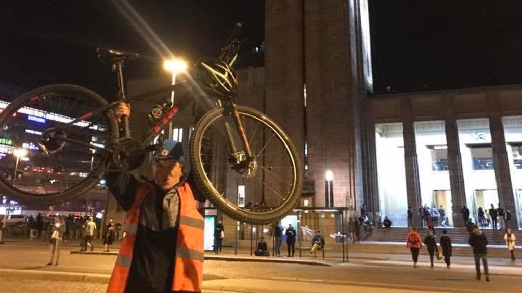 Aivan järjettömän mahtava fiilis oli, Joel hehkutti MTV Uutisille Helsinkiin pääsyä myöhään perjantaina.