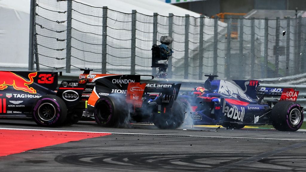 Red Bull, McLaren ja Toro Rosso ovat kaikki vedetty mukaan spekulaatioihin tulevaisuuden moottorivaihdoksista.
