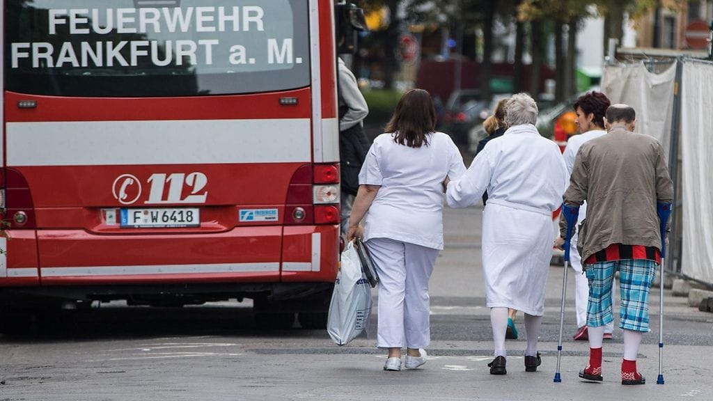 Frnakfurtilainen sairaala evakuoi potilaat jo lauantaina.