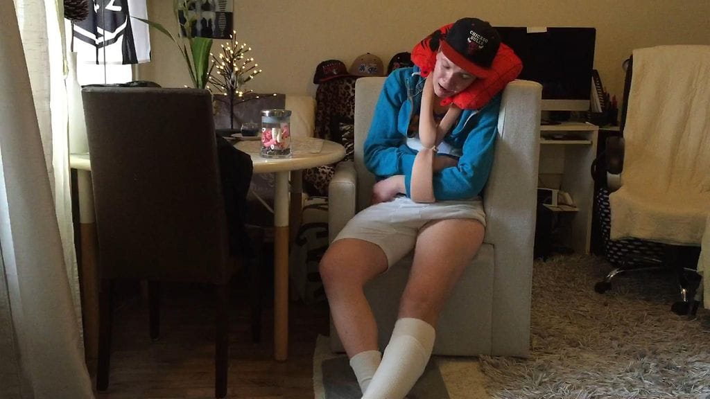 Tikkanen kärsii harvinaisesta CRPS (Complex Regional Pain Syndrome) -kipuoireyhtymästä, joka syntyy tyypillisesti vamman, kuten murtuman yhteydessä. Vamman voi aiheuttaa myös pehmytkudosvamma tai infektio.