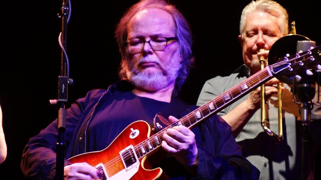 Walter Becker keikailla lokakuussa 2016.