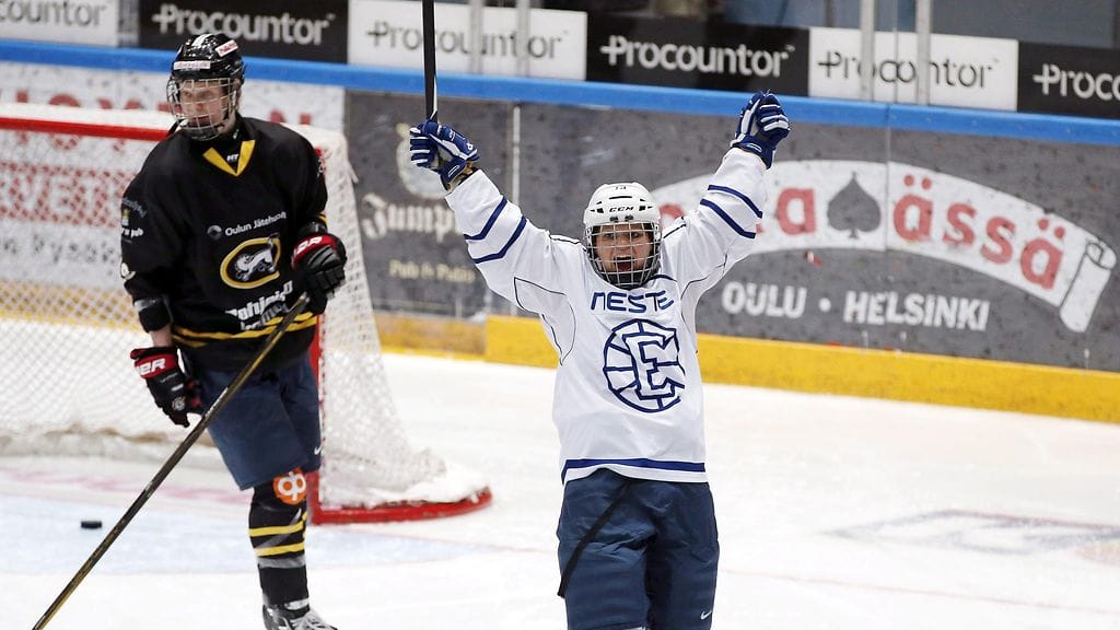 Linda Välimäki tuuletti viime kaudella Espoo Unitedin paidassa.