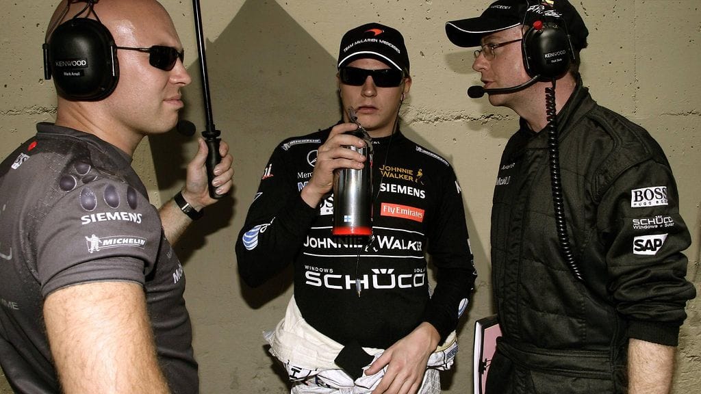 Kimi Räikkönen odottelemassa kisan alkua Brasiliassa 2006.