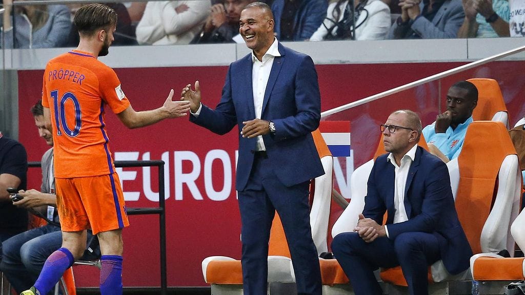 Hollannin apuvalmentaja Ruud Gullit oli iloinen kaksi maalia Bulgariaa vastaan tehneen Davy Propperin pelistä.