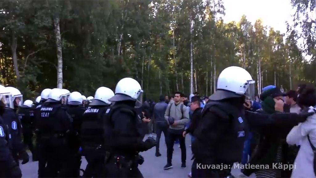 Poliisi käytti kaasusumutetta syyskuun alkupuolella Salmirannan vastaanottokeskuksessa, missä mielenosoittajat vastustivat afganistanilaisen perheen noutamista palautettavaksi.