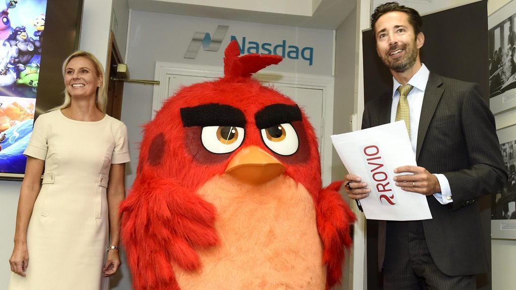 Nasdaq Helsingin toimitusjohtaja Henrik Husman toivotti Rovion  toimitusjohtaja Kati Levorannan ja Angry Birdsin tervetulleeksi tiedotustilaisuuteen Nasdaq Helsingin Pörssitaloon.