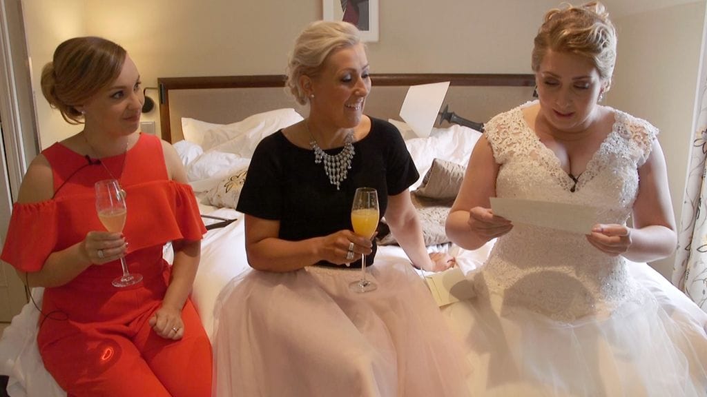 Johanna ja kaasot hääpäivän aamuna.