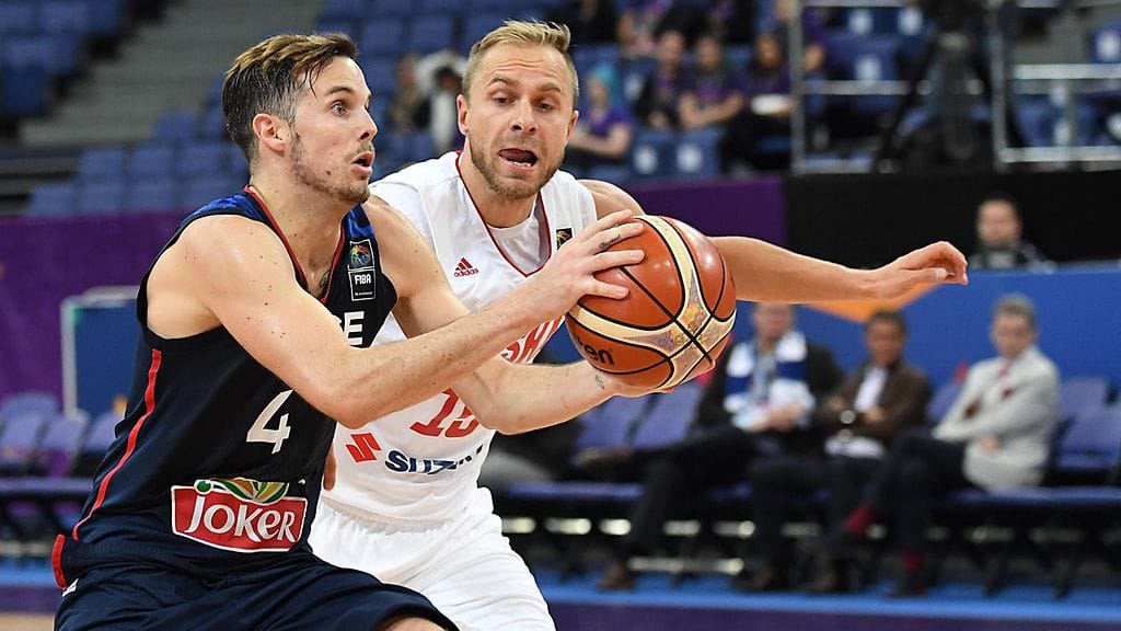 Thomas Heurtel (vas.) pussitti Ranskalle 23 pistettä.