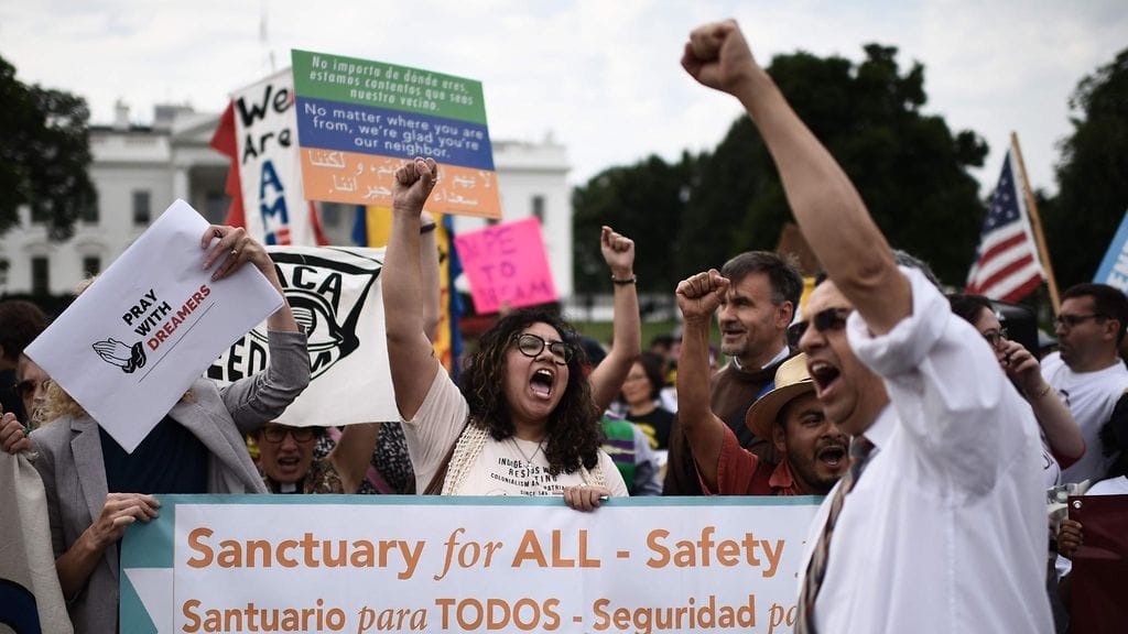 Unelmoijien puolesta on järjestetty mielenosoituksia.